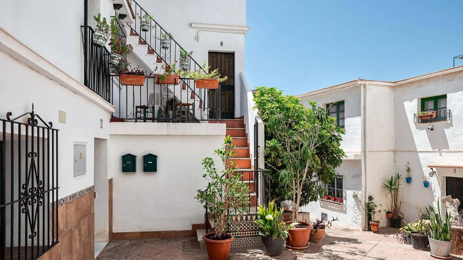 Tradicional Apartamento Central De 2 Camas Dobles contacts